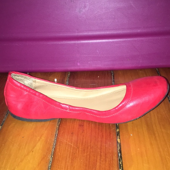 Red flats - Picture 3 of 3